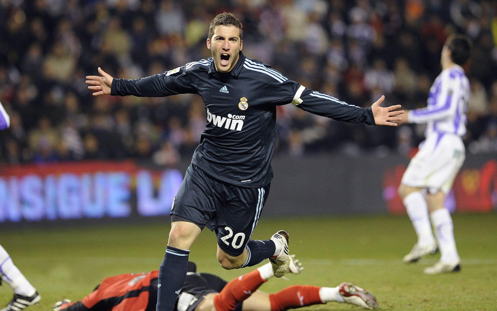 曼联队内竞争加剧主力位置不再稳固,曼联 主力